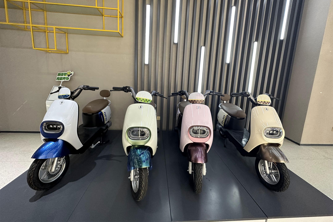 Electric Mopeds Fashion Trends and Unique Styles - Cyclemix