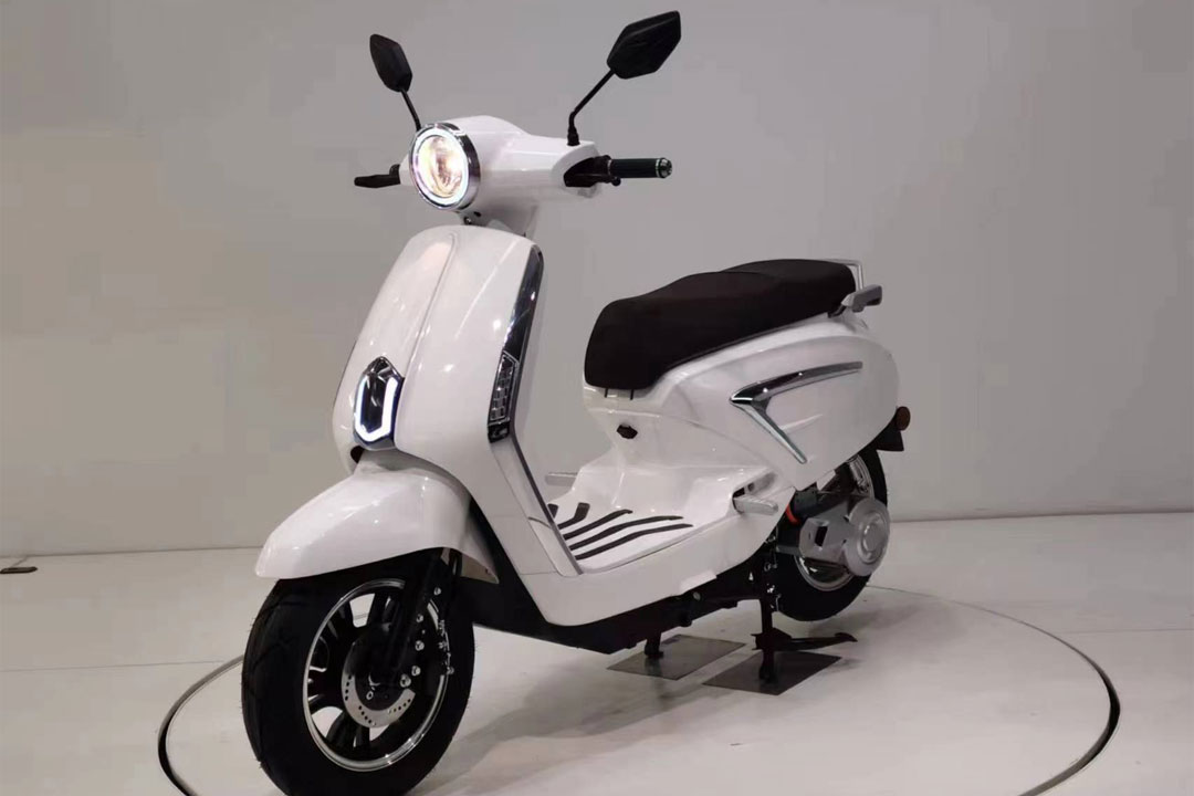 Performance Enhancement and Advantages of Electric Mopeds with AI Technology - Cyclemix